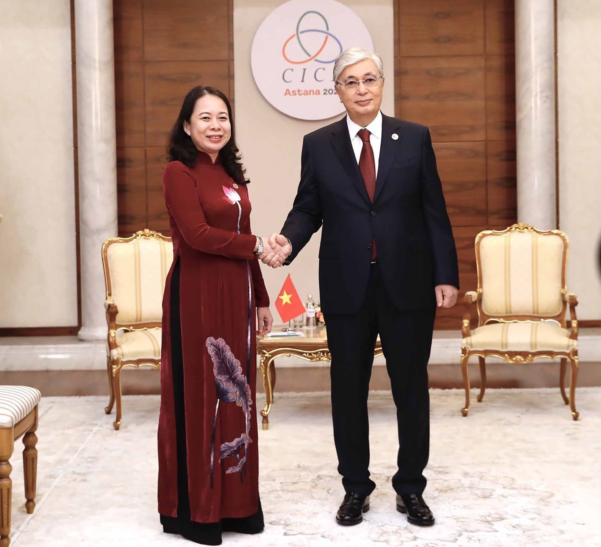 Tổng thống Kazakhstan thăm Việt Nam: Động lực mới thúc đẩy những kết nối tích cực