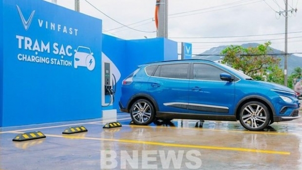 VinFast, Petrolimex open e-vehicle charging stations