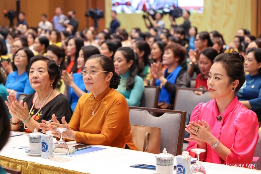 Women hold special role and make great contributions: Prime Minister