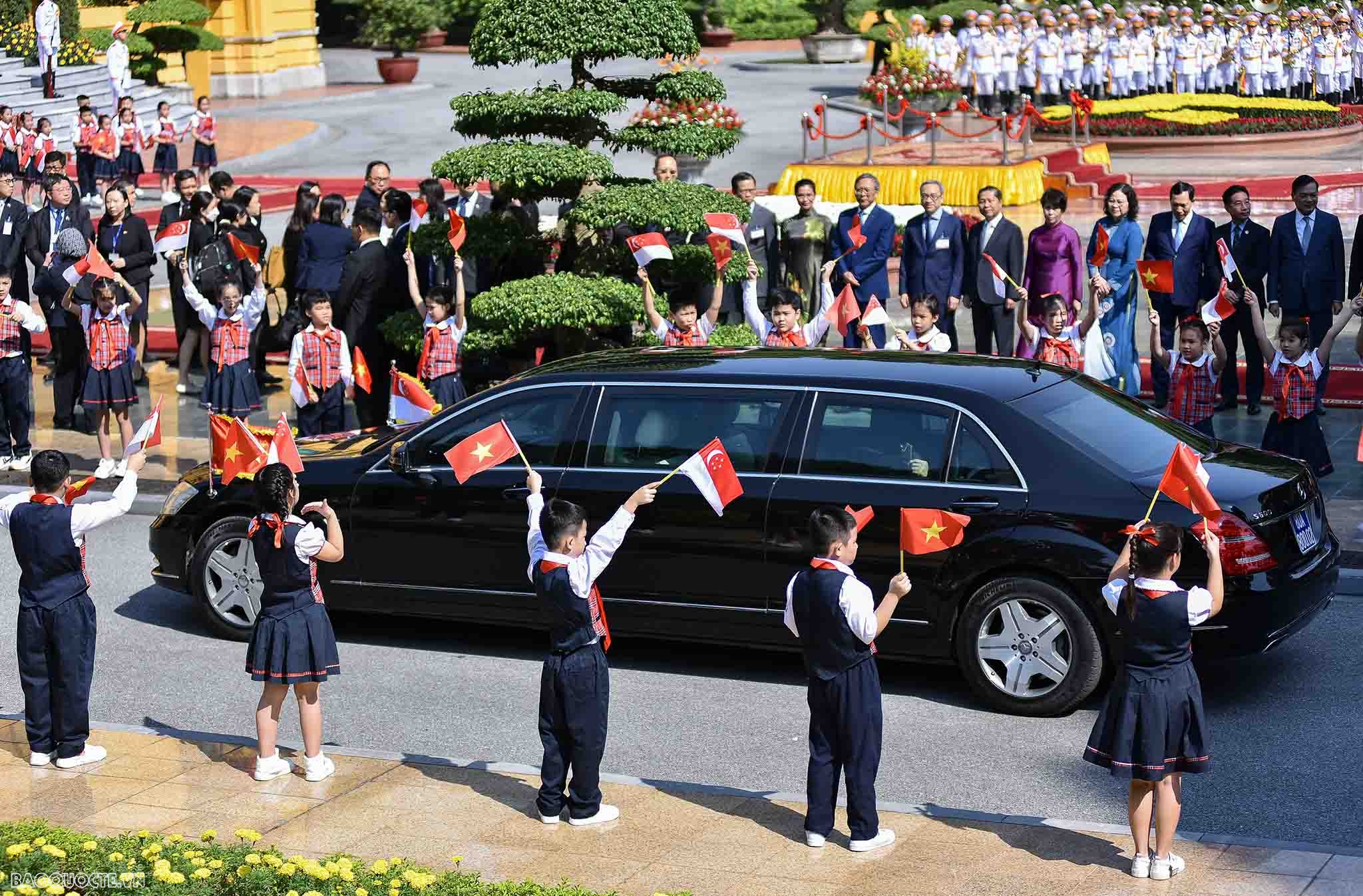 Official welcome ceremony held for Singaporean President Halimah Yacob