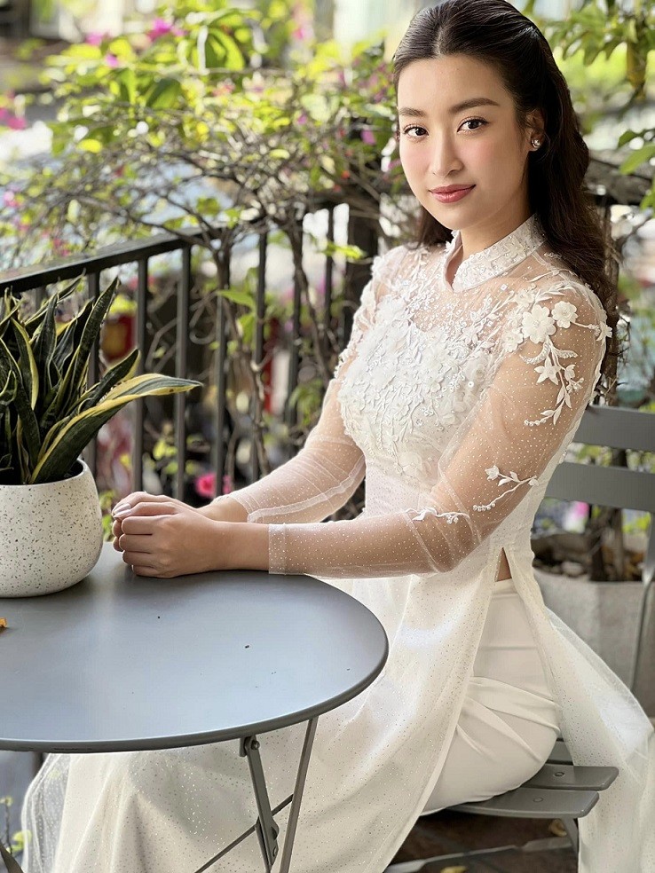 Hoa hậu Ngọc Hân nói về ý nghĩa thiết kế áo dài ăn hỏi của Đỗ Mỹ Linh