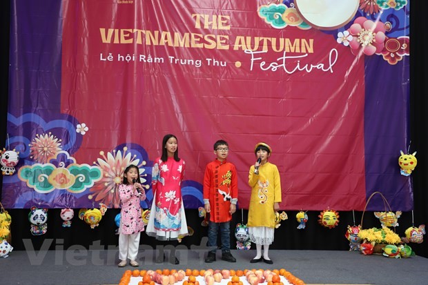 Lễ hội mùa Thu của cộng đồng người Việt tại Anh