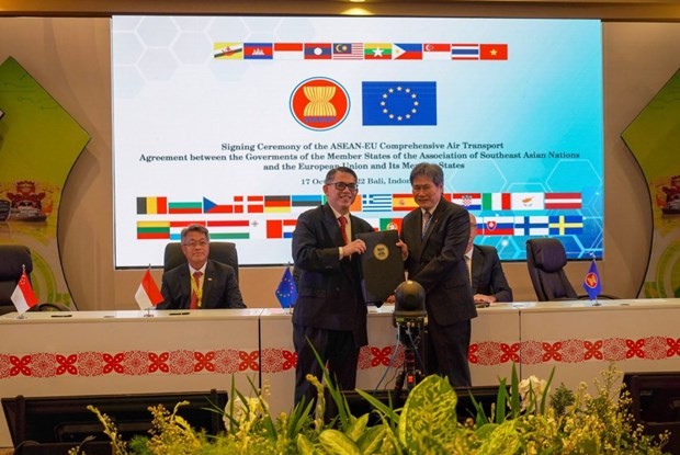 ASEAN và EU ký Hiệp định liên khối đầu tiên trên thế giới trong lĩnh vực vận tải hàng không