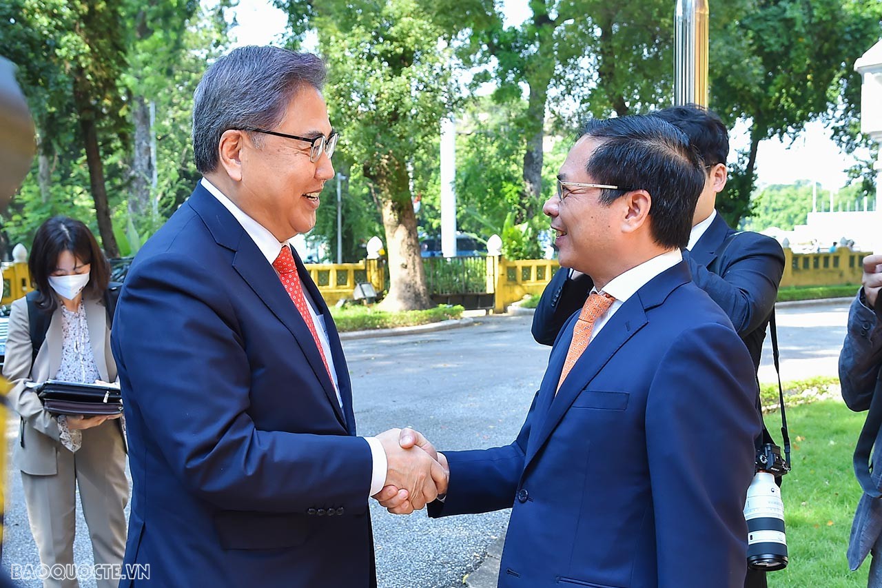 FM Bui Thanh Son welcomed and held talks with Korean FM Park Jin