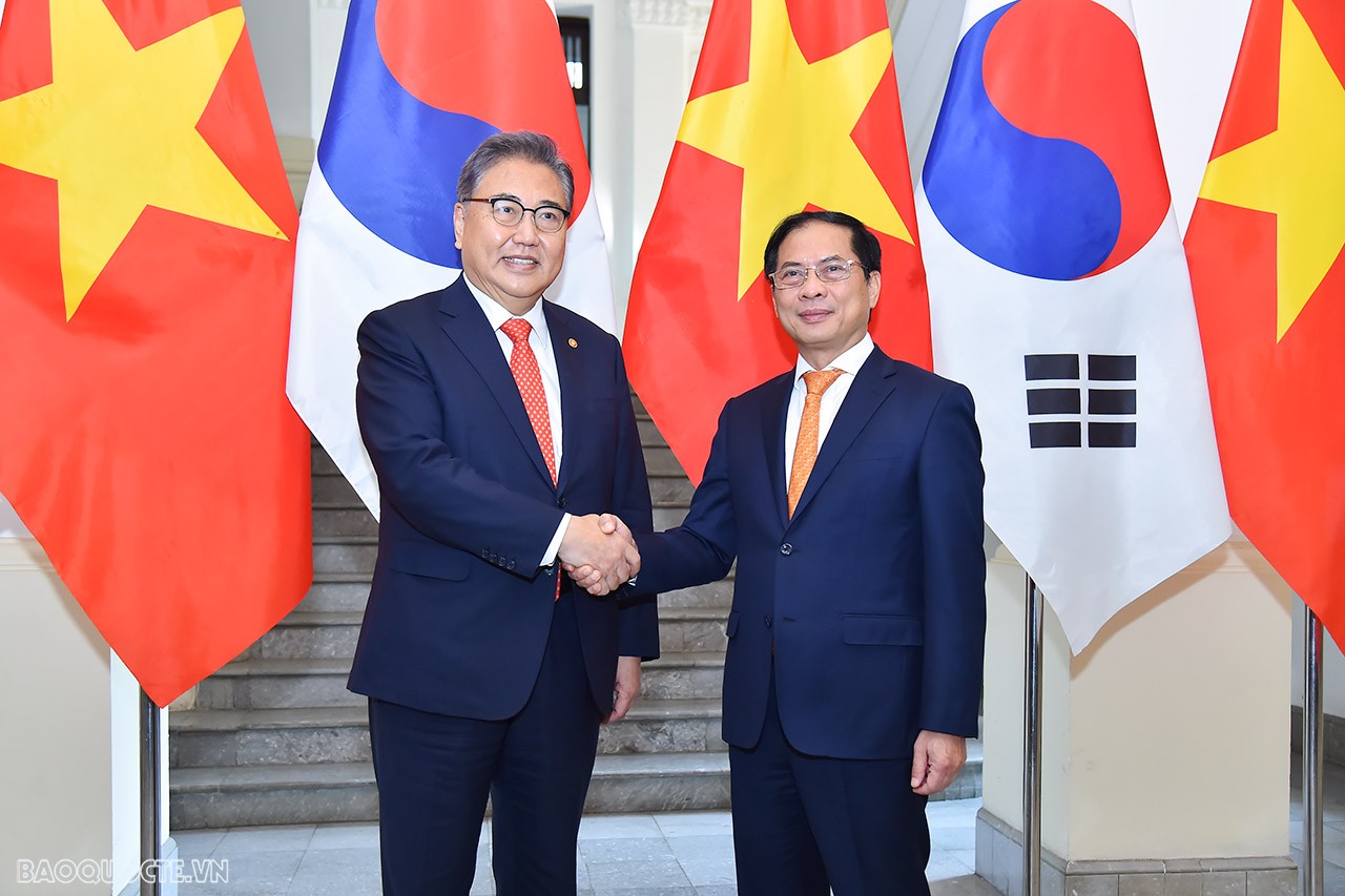 FM Bui Thanh Son welcomed and held talks with Korean FM Park Jin