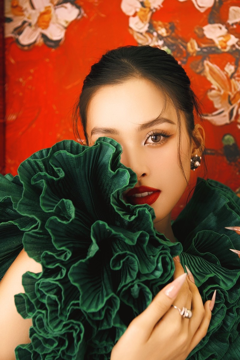 Hoa hậu Tiểu Vy đẹp xuất sắc trong bộ ảnh mới