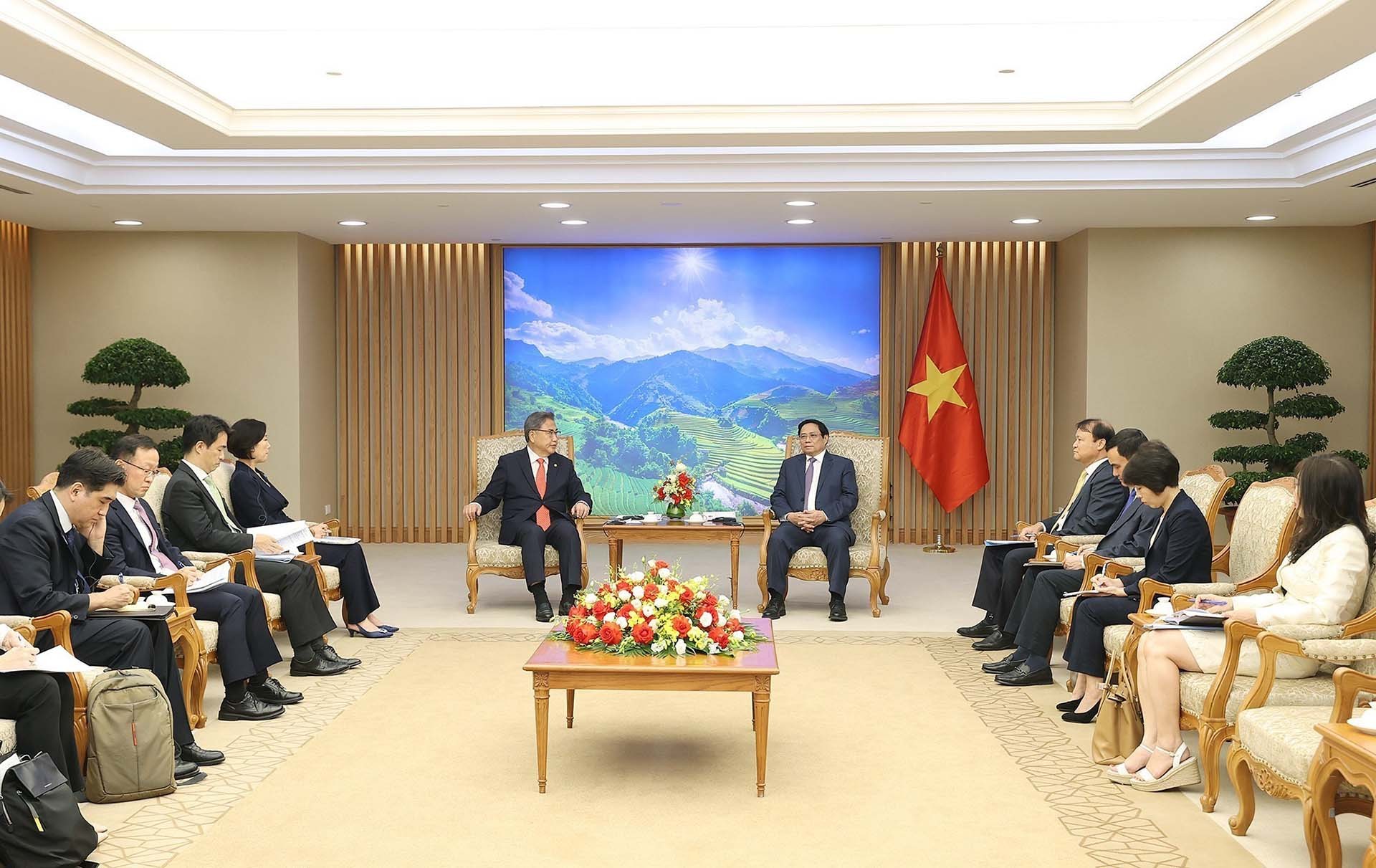 Thủ tướng Phạm Minh Chính tiếp Bộ trưởng Ngoại giao Hàn Quốc Park Jin