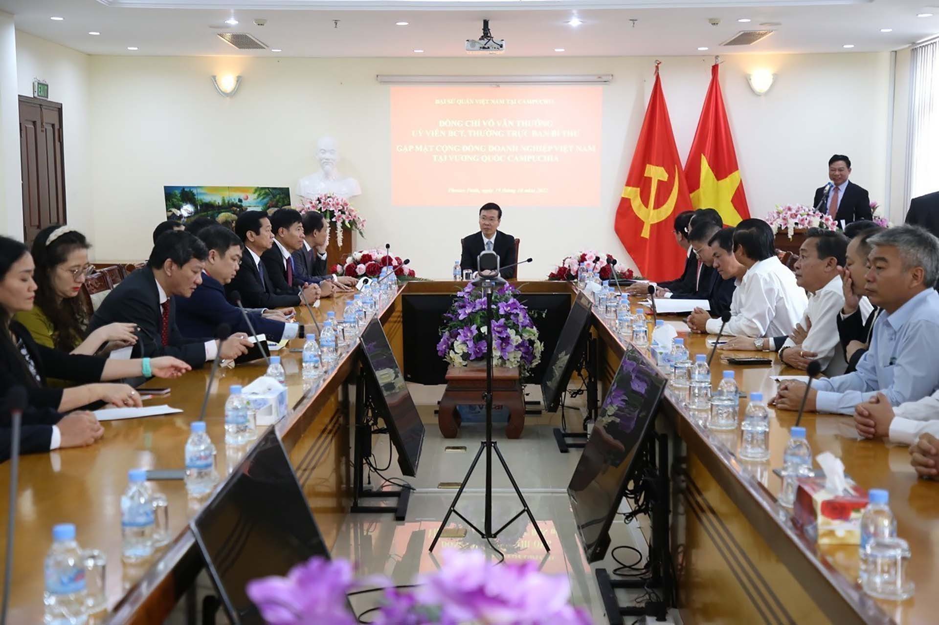 Quang cảnh buổi gặp mặt đại diện các doanh nghiệp Việt Nam đầu tư, kinh doanh tại Campuchia. (Nguồn: TTXVN)