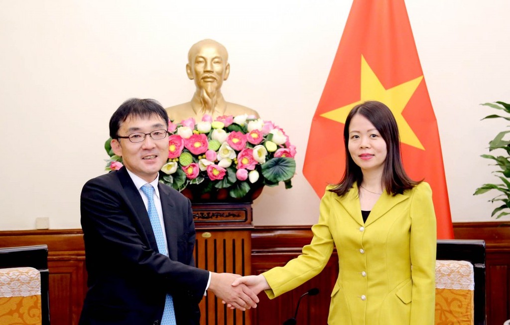 Trợ lý Bộ trưởng Ngoại giao Nguyễn Minh Hằng tiếp Cố vấn đặc biệt Bộ trưởng Bộ Kinh tế, công nghiệp và thương mại Nhật Bản
