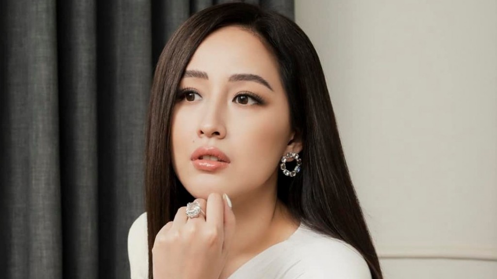 Sao Việt: Hoa hậu Mai Phương Thúy khoe đường cong quyến rũ, Minh Hằng cuốn hút với trang phục Thu