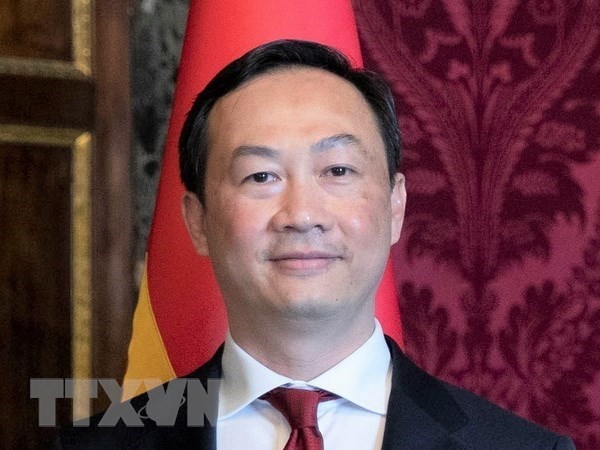 Đại sứ Việt Nam tại Cộng hòa Italy kiêm nhiệm Cộng hòa San Marino Dương Hải Hưng.
