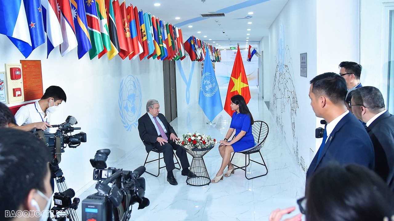 Toàn cảnh Tổng thư ký Liên hợp quốc trao đổi với thanh niên, sinh viên Việt Nam tại Học viện Ngoại giao qua ảnh