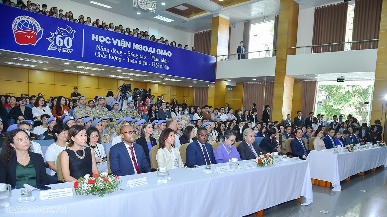 UN Secretary-General held dialogue with Vietnamese youth at DAV