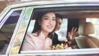 Doanh nhân Đỗ Vinh Quang đi xe siêu sang đón Hoa hậu Đỗ Mỹ Linh 'về dinh'