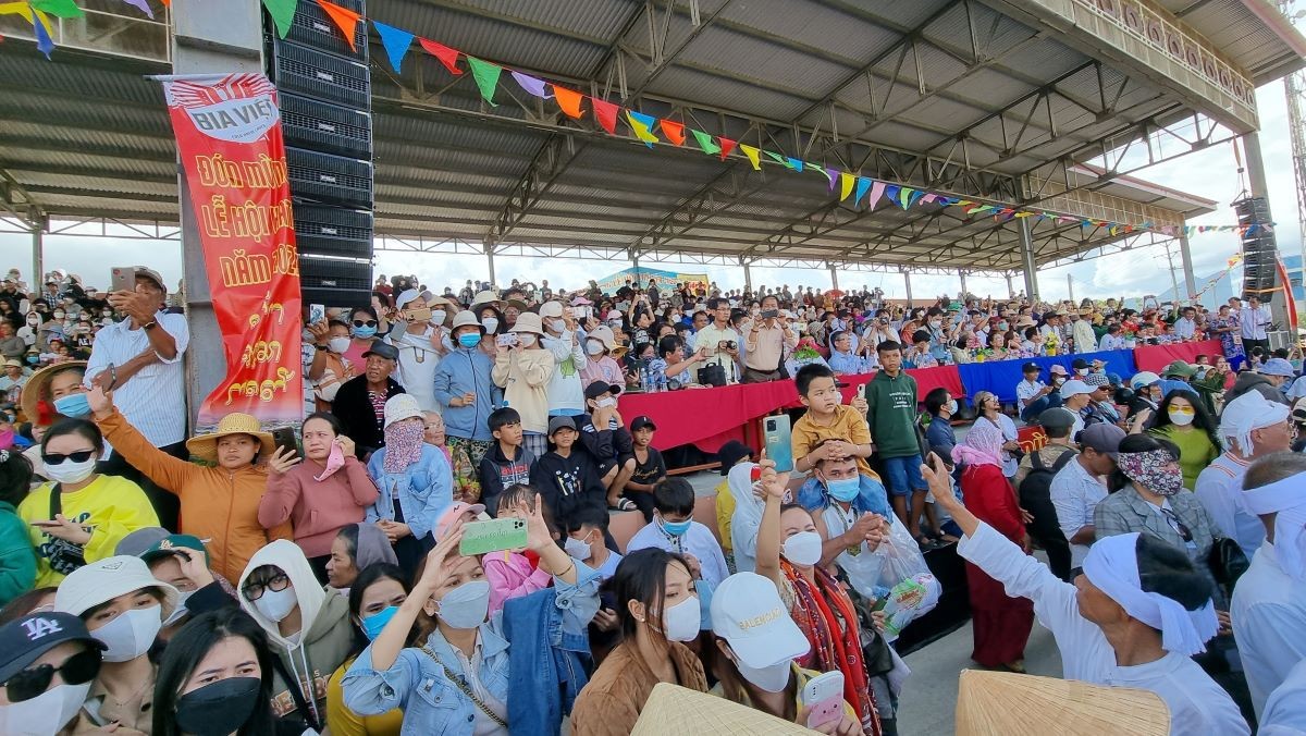 Lễ hội Katê 2022 thu hút hàng ngàn đồng bào Chăm, người dân và du khách từ các nơi về tham dự. (Nguồn: TTXVN)