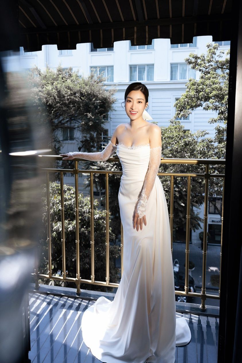 Hoa hậu Đỗ Mỹ Linh xúc động trong lễ cưới với thiếu gia Vinh Quang