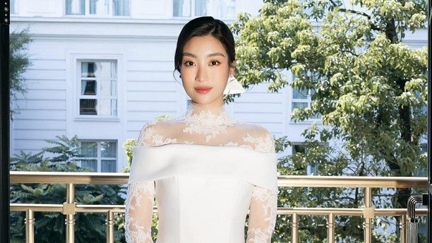 Hoa hậu Đỗ Mỹ Linh rạng ngời trong ngày trọng đại cùng 5 bộ váy cưới đẹp tinh tế