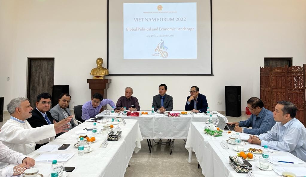 Diễn đàn Việt Nam tại New Delhi và tổ chức cuộc trao đổi đầu tiên với chủ đề “Cục diện kinh tế, chính trị thế giới và Quan hệ Việt Nam - Ấn Độ bối cảnh mới”.
