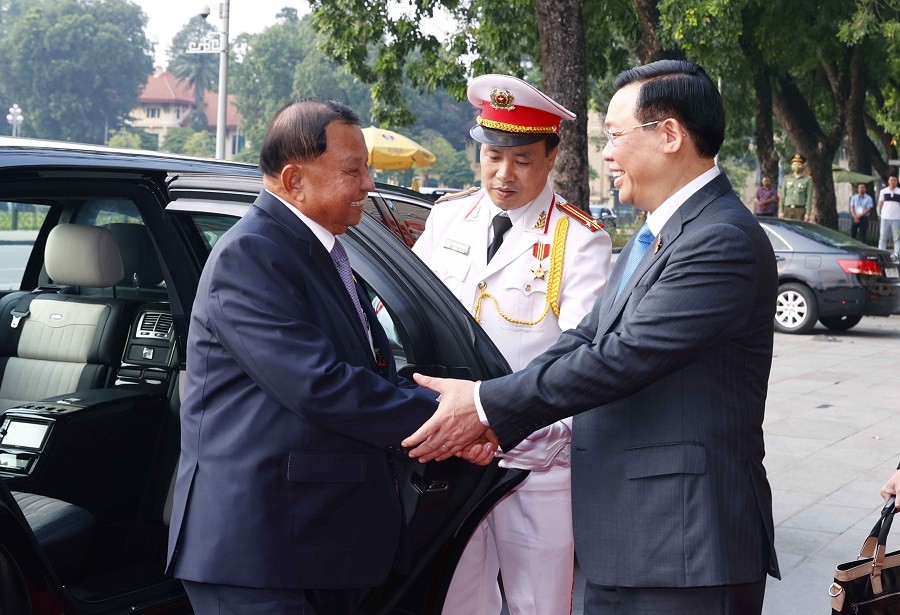 Chủ tịch Quốc hội Vương Đình Huệ đón, hội đàm với Chủ tịch Thượng viện Campuchia