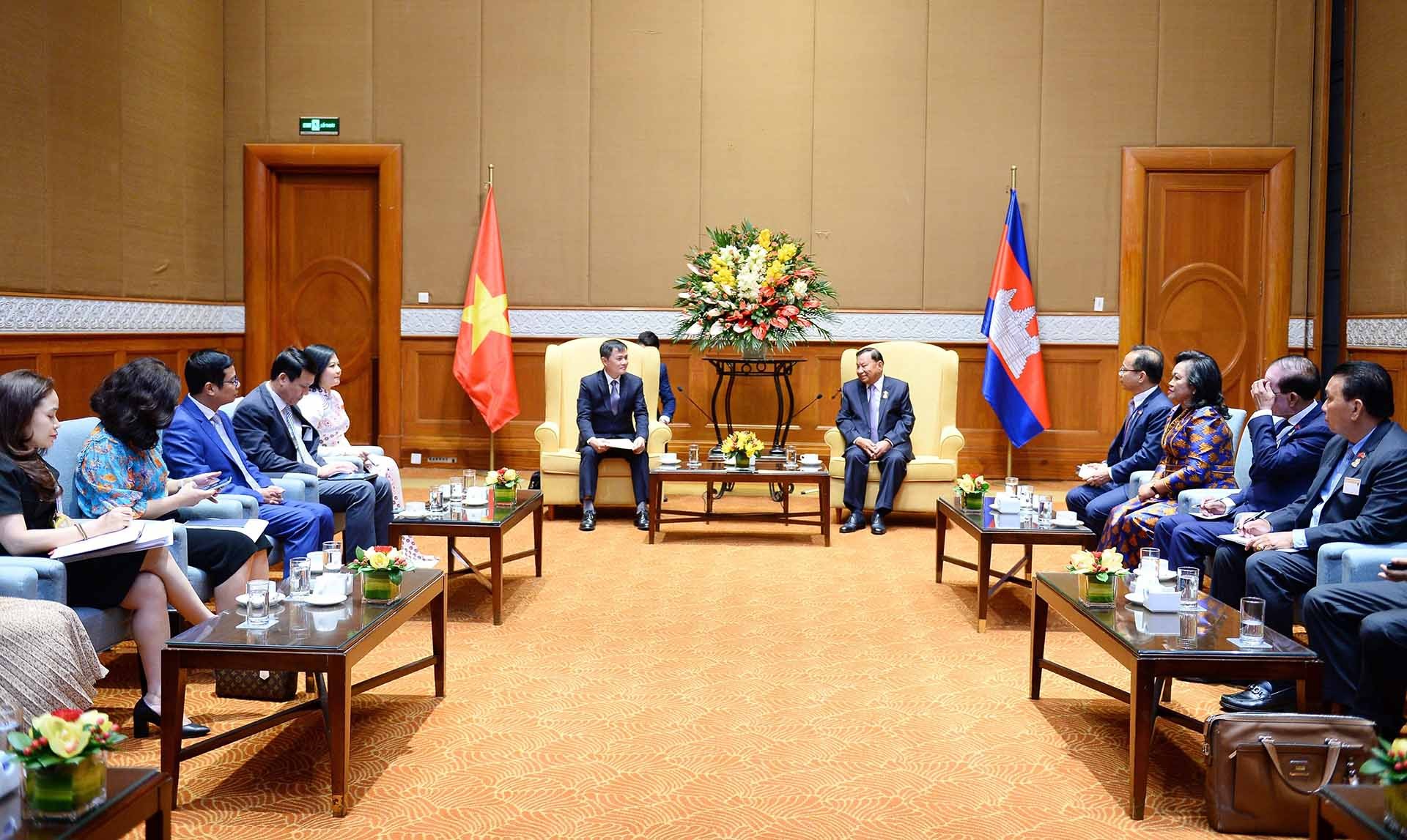 Chủ tịch Thượng viện Campuchia Samdech Say Chhum tiếp Chủ tịch kiêm Tổng giám đốc Tập đoàn Công nghiệp-Viễn thông Quân đội Tào Đức Thắng. (Nguồn: TTXVN)