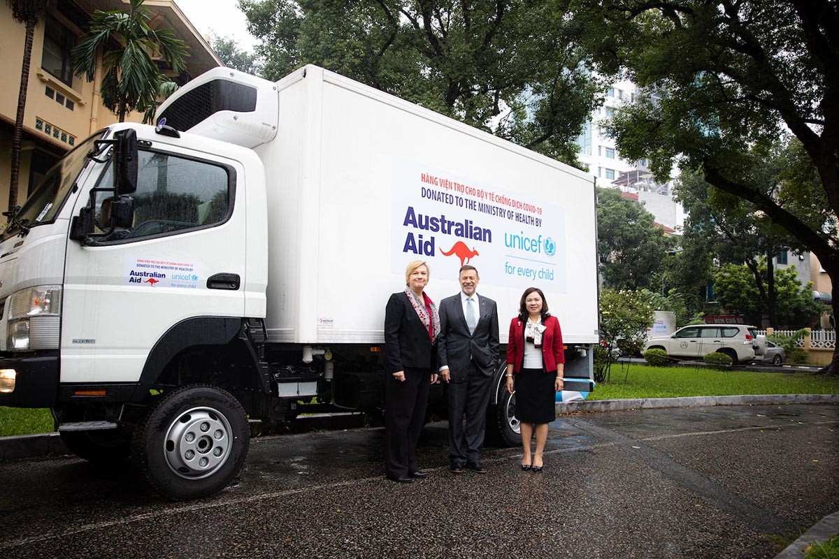 Australia delivers five refrigerated trucks, 4.2 million COVID-19 vaccine doses to Vietnam