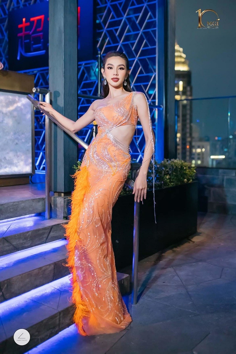 Dấu ấn phong cách thời trang của Thùy Tiên trong những ngày cuối nhiệm kỳ Hoa hậu Hòa bình Quốc tế 2021