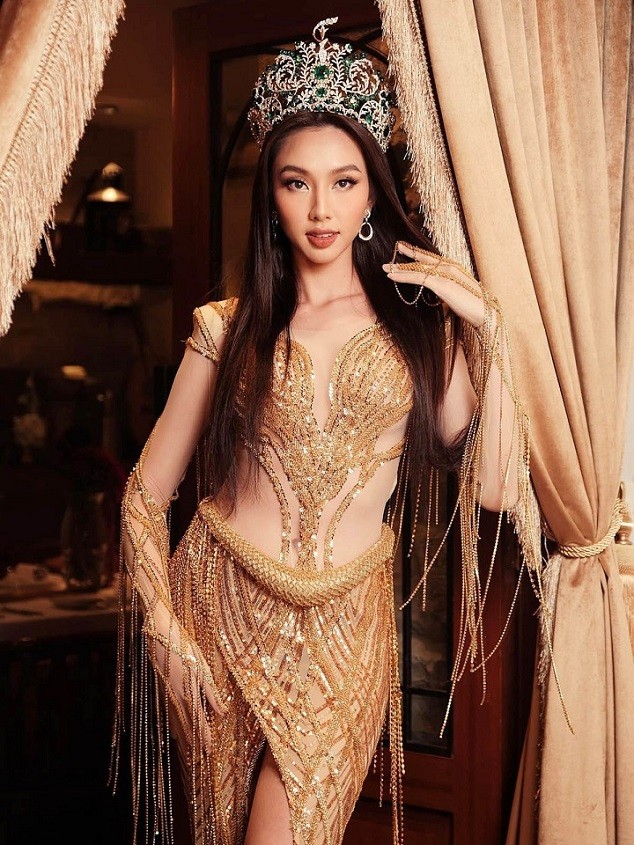 Thời trang những ngày cuối nhiệm kỳ Hoa hậu Hòa bình Quốc tế 2021 của Thùy Tiên
