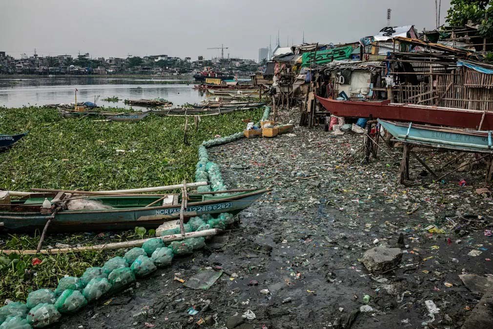 Cuộc sống của những người sống ngoài đống rác của Manila