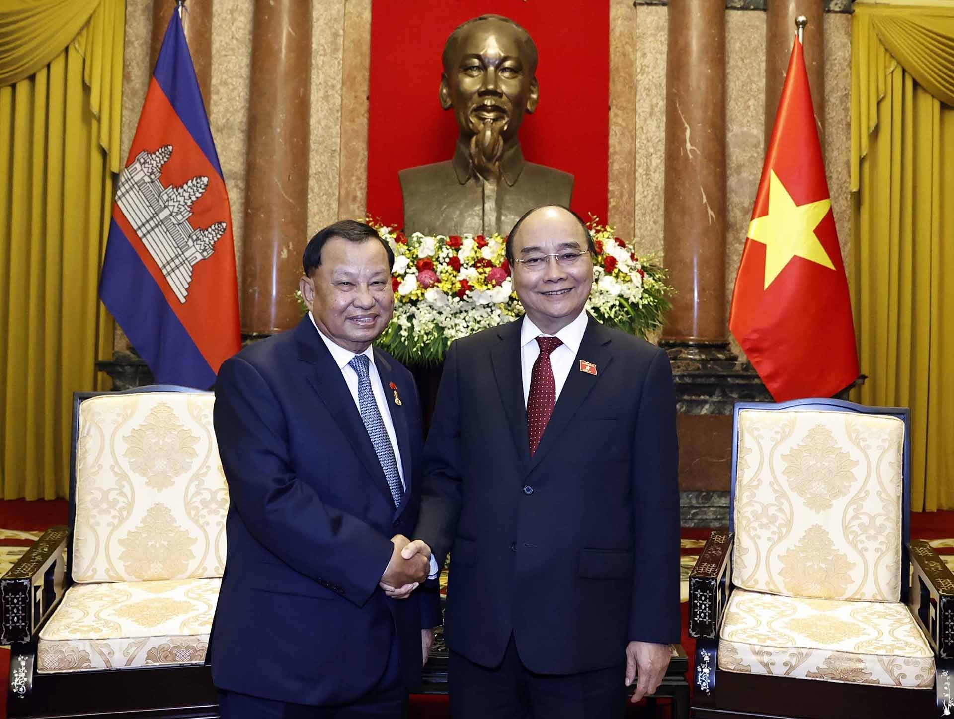 Chủ tịch nước Nguyễn Xuân Phúc tiếp Chủ tịch Thượng viện Campuchia Samdech Say Chhum. (Nguồn: TTXVN)