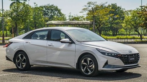 Cận cảnh Hyundai Elantra 2.0L Cao cấp, giá hơn 700 triệu đồng