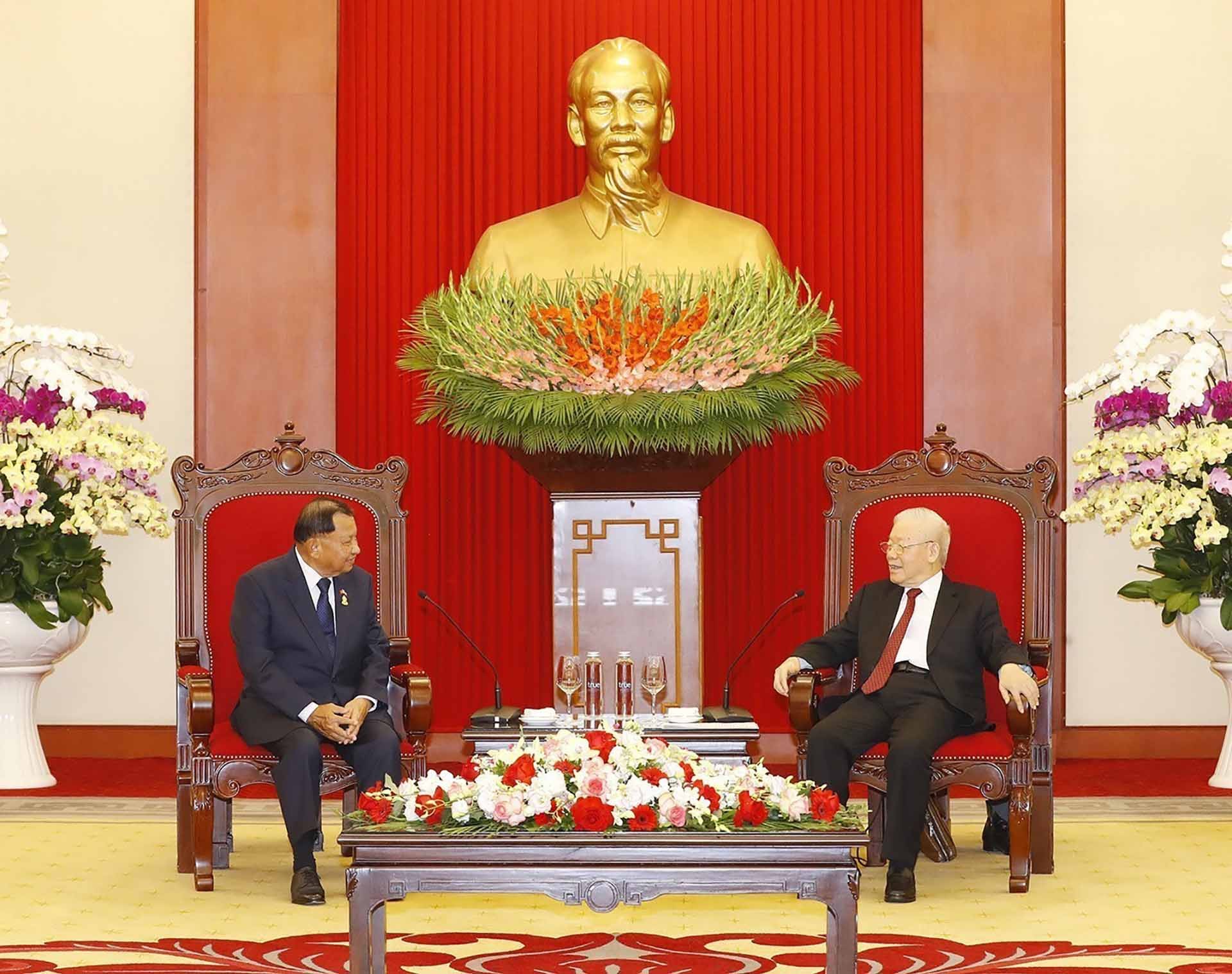 Tổng Bí thư Nguyễn Phú Trọng tiếp Chủ tịch Thượng viện Campuchia, Phó Chủ tịch, Trưởng Ban Thường trực Ban Thường vụ Trung ương Đảng Nhân dân Campuchia Samdech Say Chhum. (Nguồn: TTXVN)