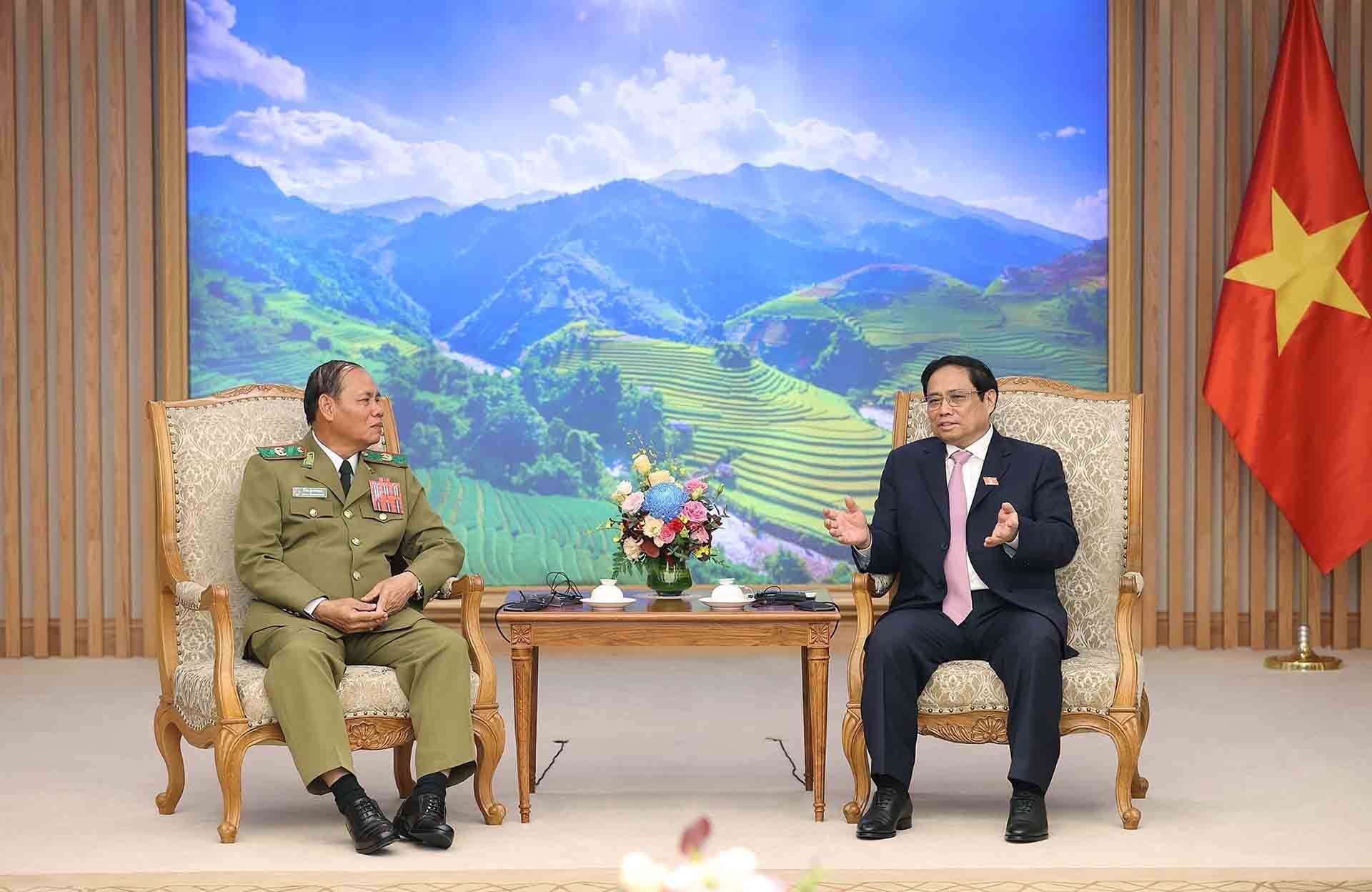 Thủ tướng Phạm Minh Chính tiếp Đại tướng Vilay Lakhamphong, Phó Thủ tướng, Bộ trưởng Bộ Công an Lào. (Nguồn: TTXVN)