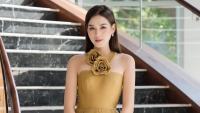 Sao Việt: Hoa hậu Đỗ Thị Hà vai trần quyến rũ, Tiểu Vy lên đồ lộng lẫy