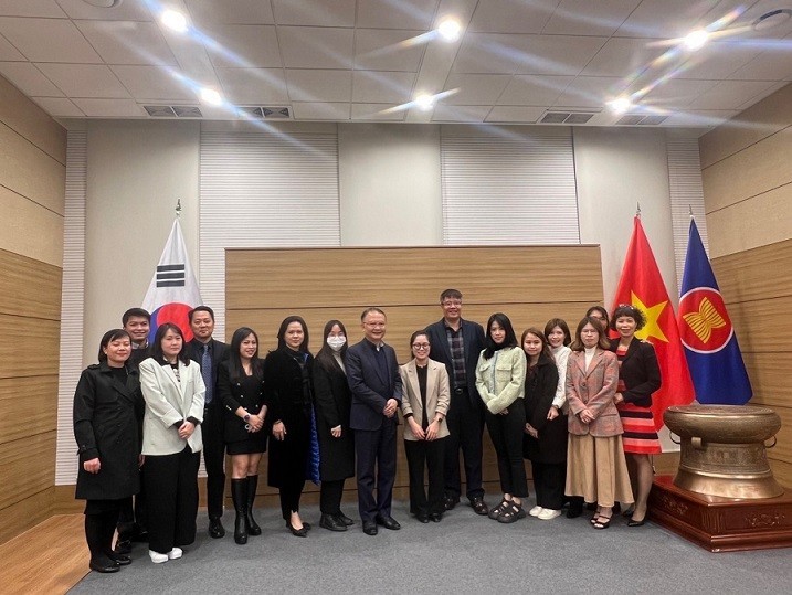 Đoàn Ủy ban Nhà nước về người Việt Nam ở nước ngoài gặp gỡ đại diện các hội đoàn cộng đồng người Việt tại Hàn Quốc