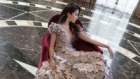 Được khen 'đẹp lấn át', Lưu Diệc Phi khiến fan 'phát sốt' với váy đính kết hàng nghìn cánh hoa lụa