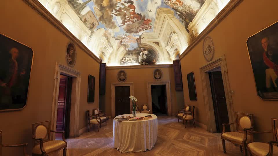 Italy: Biệt thự cổ lưu giữ những kỳ quan nghệ thuật, được định giá phá kỷ lục thế giới