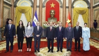 Chủ tịch nước Nguyễn Xuân Phúc tiếp Đại sứ các nước El Salvador, Ấn Độ và Hàn Quốc trình Quốc thư