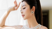 Hoa hậu Jennifer Phạm trang điểm ấn tượng cùng hoa tai lấp lánh và đầm đính kết tỉ mỉ