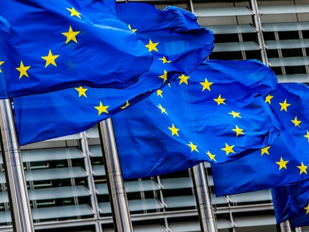 EU đóng băng 17 tỷ Euro tài sản của Nga. (Nguồn: Brecorder)