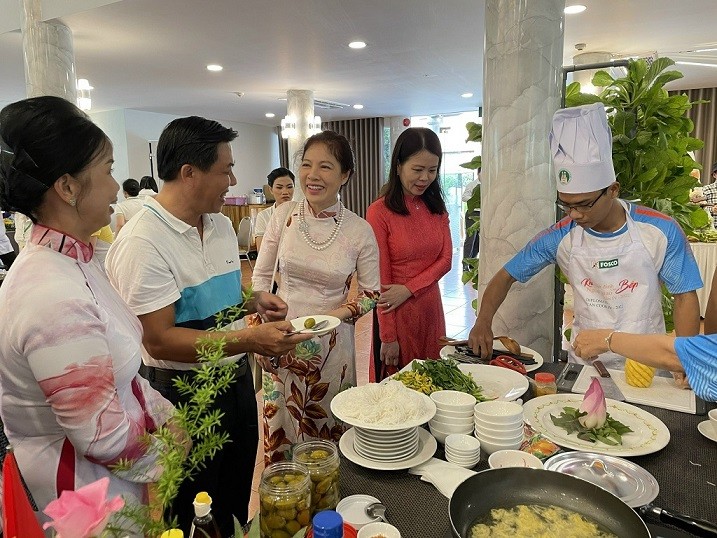 'Du lịch ẩm thực' tới nhiều quốc gia tại 'Khi Gia đình Ngoại giao vào bếp'