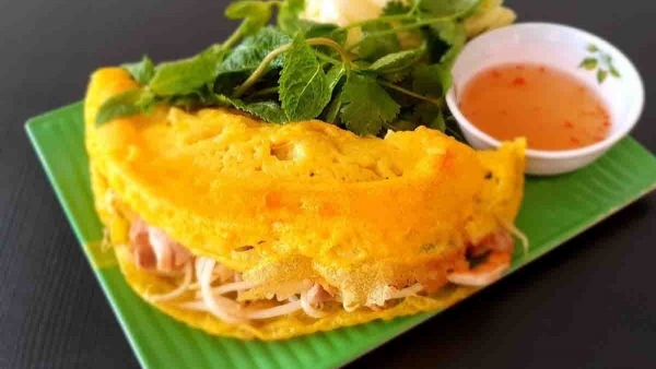 Banh Xeo - the Vietnamese delectable crispy cake for food lovers