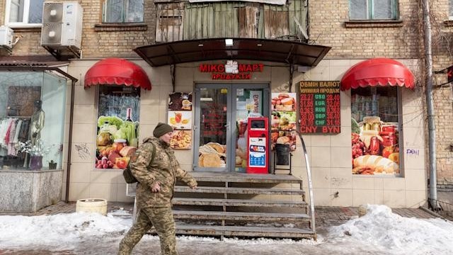 Tăng trưởng kinh tế giảm sâu vì xung đột với Nga, Ukraine kỳ vọng 'phép màu' nào để phục hồi?