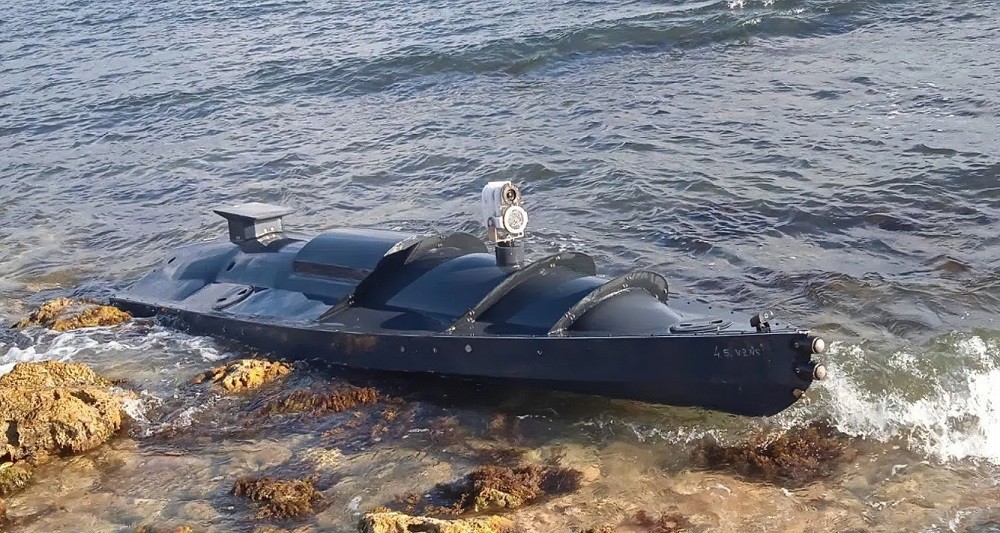 (11.01) Thiểt bị được nhận định là một chiếc xuồng tấn công 'liều chết' gần bờ biển Crimea. (Nguồn: Militarnyi)