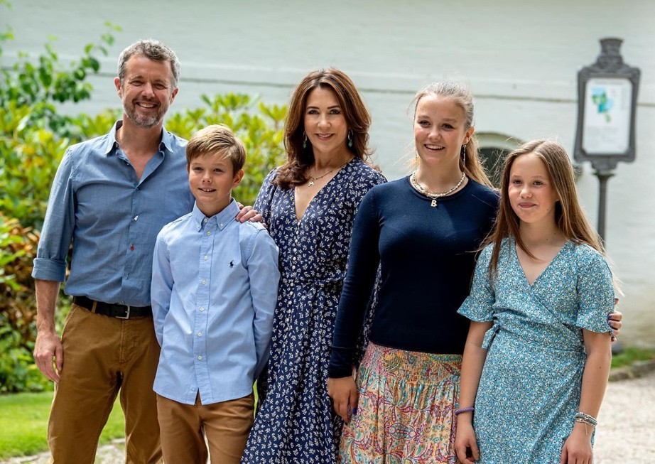 Những bức ảnh gia đình đẹp nhất của Thái tử kế vị Đan Mạch và Công nương Mary