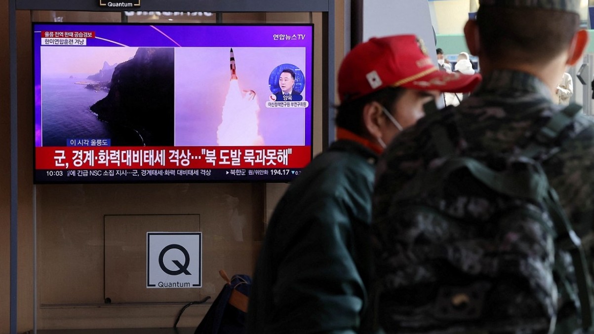 Tên lửa Triều Tiên lần đầu rơi gần lãnh hải Hàn Quốc, Seoul và Tokyo phản ứng ra sao?