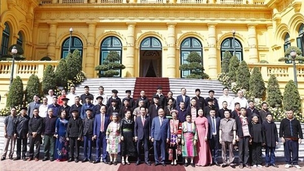 President meets outstanding individuals from Ha Giang province