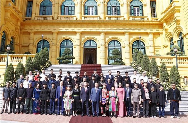 President meets outstanding individuals from Ha Giang province