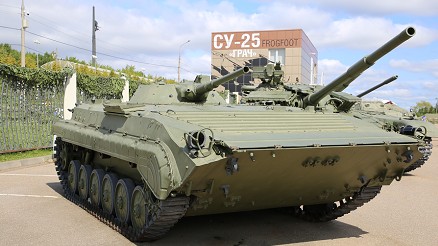 Loại xe chiến đấu bộ binh đầu tiên trên thế giới sắp về tay Ukraine, Ngoại trưởng Nga làm gì tại điểm đến đầu tiên ở Trung Đông?