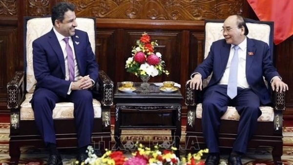 President Nguyen Xuan Phuc receives outgoing UAE Ambassador