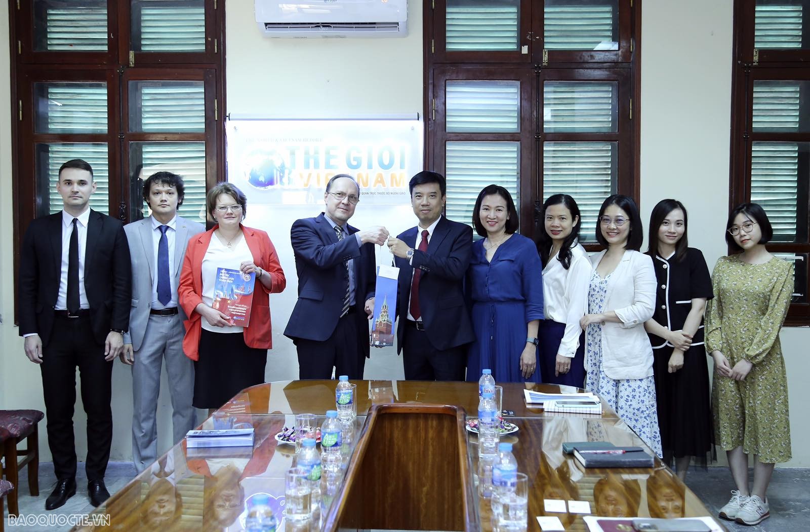 Đại sứ Nga thăm và làm việc với Báo Thế giới & Việt Nam